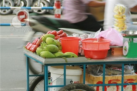 Những thức quà gợi nhớ tuổi thơ trên phố Sài Gòn 3