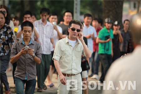 Đàm Vĩnh Hưng sau khi vào viếng Đại tướng Võ Nguyên Giáp.