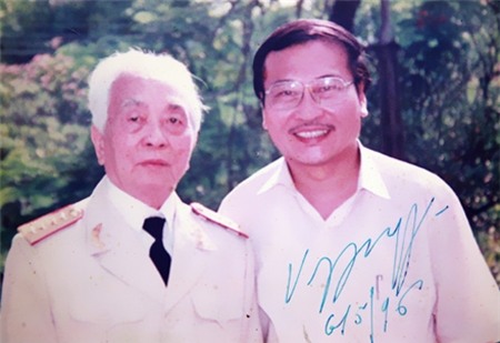 Đại tướng, Võ Nguyên Giáp, quỳ, trung tá Mỹ