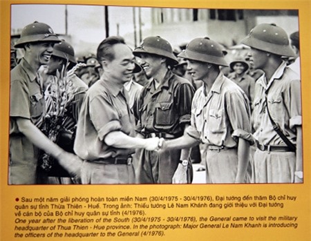 Đại tướng, Võ Nguyên Giáp, quỳ, trung tá Mỹ