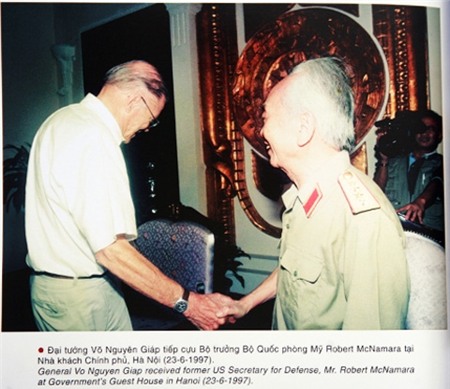 Đại tướng, Võ Nguyên Giáp, quỳ, trung tá Mỹ