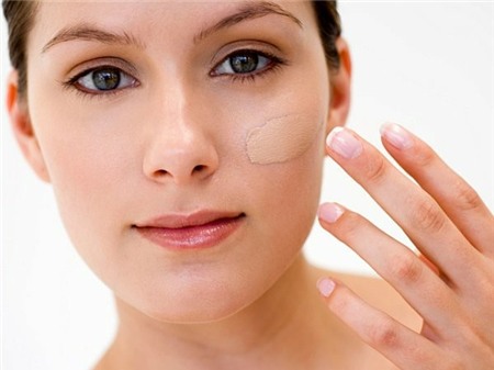 Cách đánh lớp nền và phấn phủ hoàn hảo cho ngày thu hanh khô 1