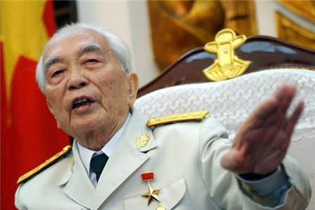 Tướng Giáp, nhân văn, nhẫn