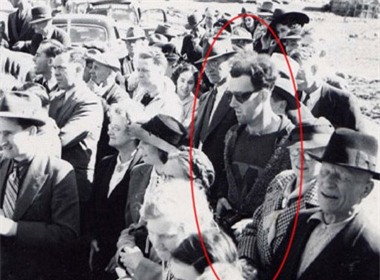 Phong cách thời trang lạc lõng của người đàn ông