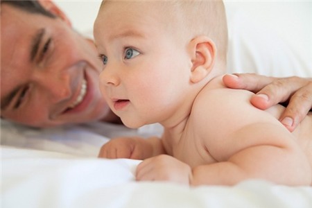 Cười rụng rốn với những pha chăm con kinh điển của các ông bố 2