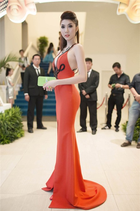 Điểm mặt mỹ nhân Việt bạo gan với váy hở - 16
