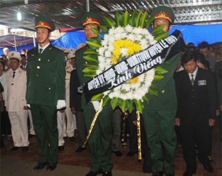 Đoàn lãnh đạo, cán bộ huyện Lệ Thủy viếng Đại tướng