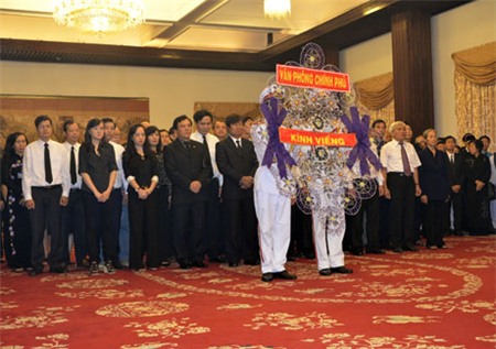 Đoàn văn phòng Chính phủ tại TPHCM vào viếng