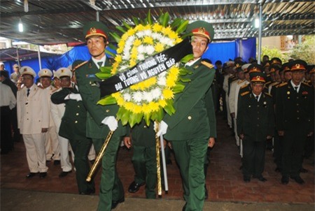 Đoàn cán bộ, chiến sĩ Ban chỉ huy Quân sự huyện Lệ Thủy