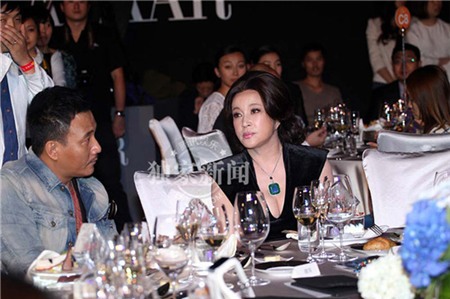 Lưu Hiểu Khánh tranh thủ đi sự kiện để kết thân hàng loạt thương gia | Lưu Hiểu Khánh,Mỹ nhân không tuổi lưu Hiểu Khánh,Lưu Hiểu Khánh đi sự kiện,Lưu Hiểu Khánh tranh thủ đi sự kiện để kết thân hàng loạt thương gia