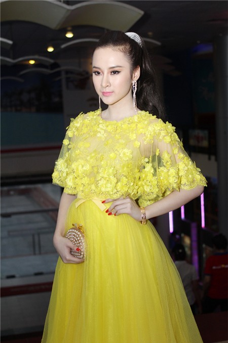 Nhiều người còn ví von cô với Phạm Băng Băng vì cách chọn đồ tương đối trùng hợp.