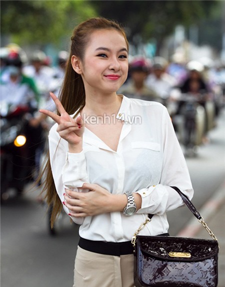 Vẻ ngây thơ của Angela Phương Trinh độ tuổi 'ô mai'.
