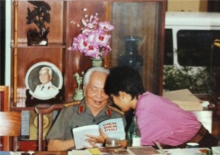 Nghệ sĩ Việt nghiêng mình tưởng nhớ Đại tướng trong ngày Quốc tang 14