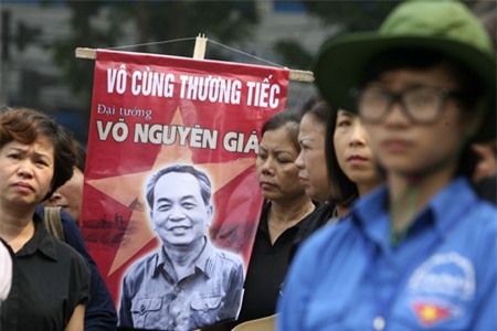 Có rất nhiều hình ảnh như thế này được kì công in ra.