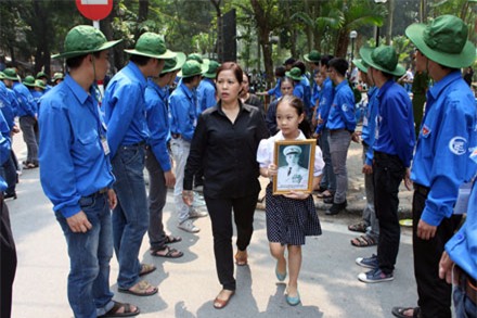 Mọi lực lượng đều cố gắng để trong 30 phút có nhiều người được vào viếng Đại tướng nhất.