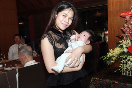 Mỹ Dung hạnh phúc bế bồng con trai yêu | Đặng Thị Mỹ Dung,Con trai Mỹ Dung