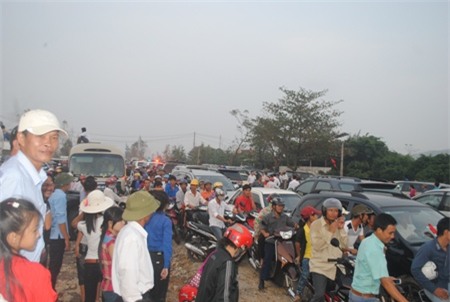 Quốc lộ 1A qua huyện Quảng Trạch bị tê liệt hoàn toàn.