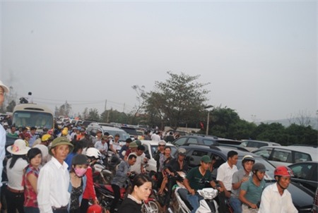 Quốc lộ 1A qua huyện Quảng Trạch bị tê liệt hoàn toàn.