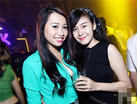 Cận cảnh gương mặt bà Tưng sau thẩm mỹ - 1