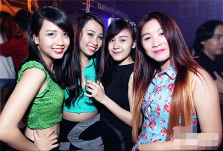 Cận cảnh gương mặt bà Tưng sau thẩm mỹ - 2