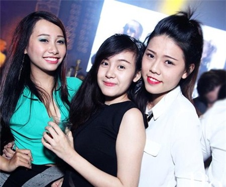 Cận cảnh gương mặt bà Tưng sau thẩm mỹ - 3