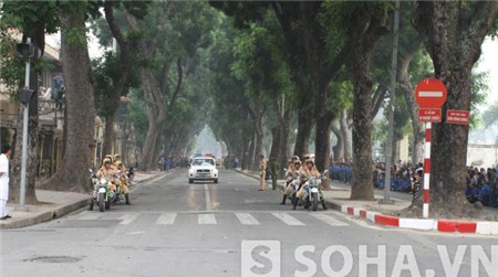 Hình ảnh Đội CSGT dẫn đoàn Lễ tang Đại tướng ra đến sân bay