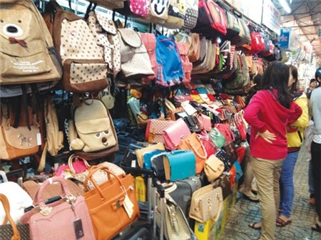 Buôn lậu, túi sách, hàng ngoại, xe biển xanh, phân bón, quà tết, hàng gian, hàng giả, hàng nhái, bình ổn thị trường, PC46, buôn người, buon tinh trung