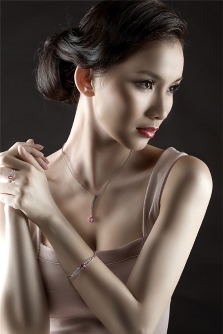 Mỹ nhân Việt sở hữu đôi tai mang số sang giàu