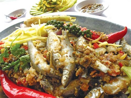 Cá linh mùa lũ chưa kịp rút - 1