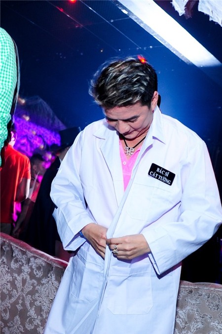 Đàm Vĩnh Hưng lên tiếng về scandal mặc áo bác sỹ Cát Tường