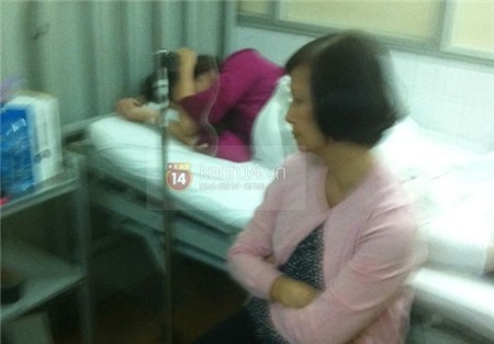 Cập nhật: Hoàng Yến mệt mỏi trên giường bệnh sau tai nạn lật xe 2