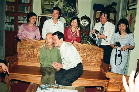 Nhìn lại những khoảnh khắc vui vẻ của Đại tướng Võ Nguyên Giáp