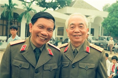 Nhìn lại những khoảnh khắc vui vẻ của Đại tướng Võ Nguyên Giáp