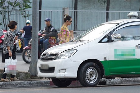 Hoàng Yến xuất viện sáng nay sau tai nạn lật xe kinh hoàng 6