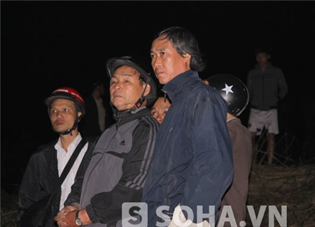 Ông Quang (đứng ngoài cùng, bên phải) cùng một số thành viên trong gia đình.