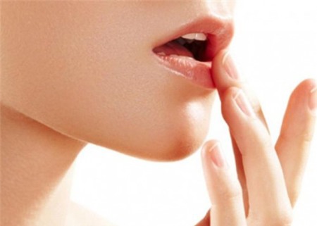 7 mặt nạ tự chế giúp đôi môi mềm mại - 1