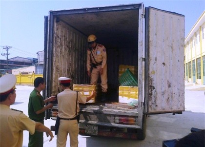 Hàng lậu, thịt bẩn, nội tạng thối liên tiếp tấn công người dân thủ đô