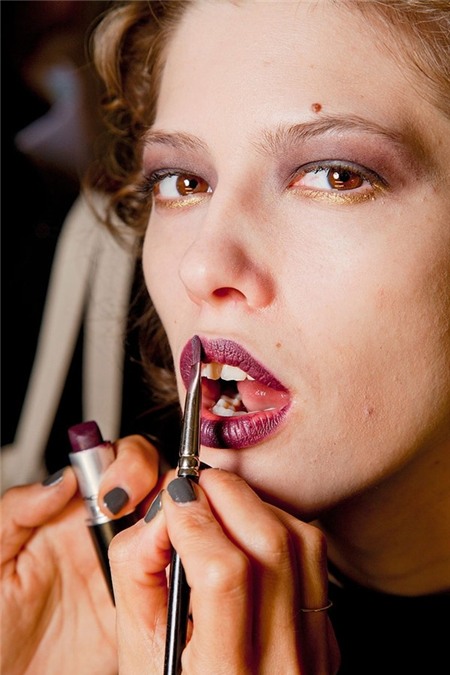 Bí quyết đẹp quyến rũ mà không già với son màu trầm 4