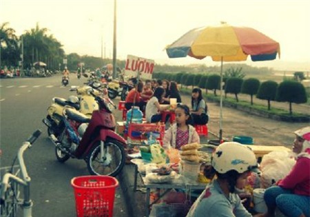 Các con đường ăn vặt rất chất ở Quảng Ngãi.