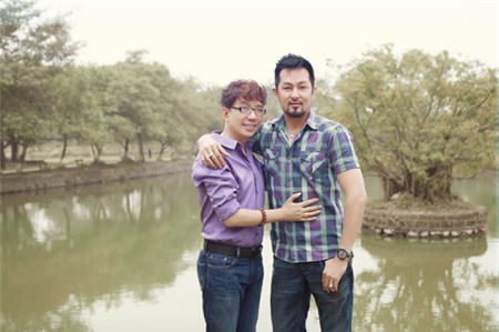 Long Nhật tình tứ với bạn trai bên xế 4 tỷ đồng - 2