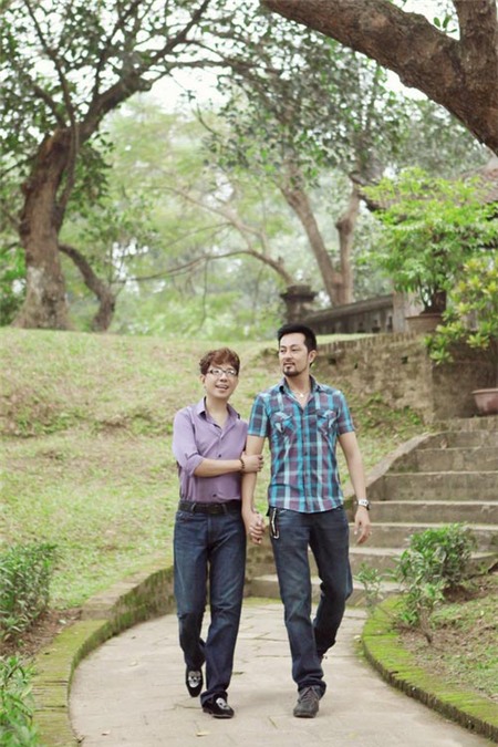 Long Nhật tình tứ với bạn trai bên xế 4 tỷ đồng - 3