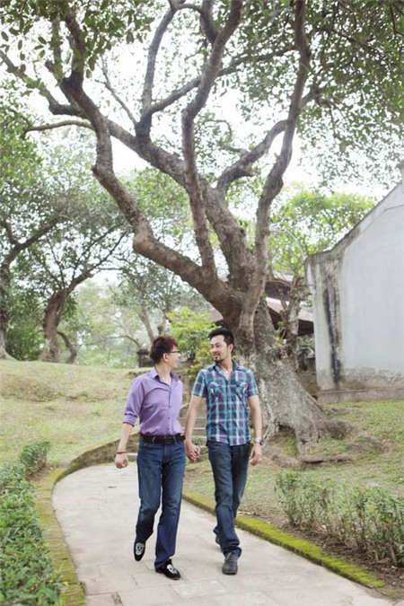 Long Nhật tình tứ với bạn trai bên xế 4 tỷ đồng - 4