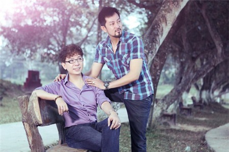 Long Nhật tình tứ với bạn trai bên xế 4 tỷ đồng - 6