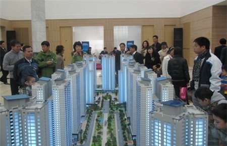 Nhiều dự án được chào mời nhưng giá vẫn quá cao so với thu nhập của người dân