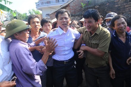 Trách nhiệm... dồn xuống dưới