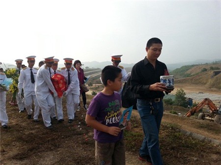 Đưa tro cốt NSƯT Văn Hiệp về nơi yên nghỉ - 2