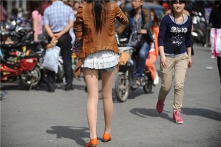 3 cách giảm giá cho khách hàng kỳ lạ nhất | giảm giá,váy,khách hàng,công viên,chiêu,đồ lót,thu hút,đồng hồ,giảm cân,mua hàng giảm,kỳ quặc