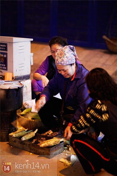 Ngô nướng - món quà của mùa đông Hà Nội 2