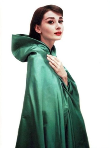 Phong cách quý tộc với áo Cape 3