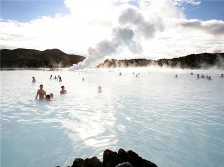 10 hồ bơi tự nhiên đẹp đến ngỡ ngàng 9